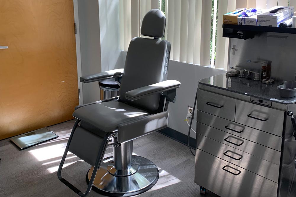 cosmetic treatment examining chair